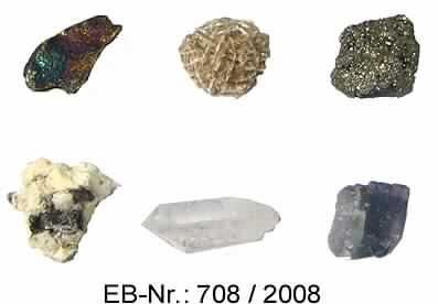 "Mineralien"; es handelt sich um Warenzusammenstellungen, im Wesentlichen bestehend aus 
- drei natürlichen Schmucksteinen, bearbeitet (poliert), weder aufgereiht noch montiert oder 
  gefasst, mit der zur Verwendung für dekorative Zwecke erforderlichen Qualität, in Form  
- - eines durchsichtigen Bergkristalls (Gewicht: ca. 8 g),
- - eines unregelmäßig geformten, metallisch glänzenden, goldfarbenen Pyritaggregates aus 
    zusammengewachsenen Kristallen (Gewicht: ca. 23 g),
- - eines unregelmäßig geformten Fluoritkristalls (Gewicht: ca. 6 g),
- drei anderen Mineralien in Form 
- - von mehreren "blättrigen", perlmuttartig glänzenden Muskovitkristallen auf Muttergestein 
    (Gesamtgewicht: ca. 7,4 g),
- - eines metallisch glänzenden, mehrfarbigen Chalkopyritaggregates (Gewicht: ca. 11,5 g), 
- - eines sandfarbenen Gipsaggregates aus rosettenartig verwachsenen Kristallen 
    (sog. Sandrose, Gewicht: ca. 9,7 g) und
- sechs ca. 5,8 cm x 5,8 cm großen Pappkarten, jeweils mit der Abbildung eines Minerals 
  und einer kurzen Erklärung (mehrsprachig) versehen.
(Materialangaben laut Antragsteller)

Die Erzeugnisse sind gemeinsam auf einer bunt bedruckten Pappunterlage in einer Blisterverpackung für den Einzelverkauf aufgemacht.   

Keiner der Bestandteile verleiht der Warenzusammenstellung ihren wesentlichen Charakter; die Erzeugnisse sind damit in die letzte der in Betracht kommenden Positionen einzureihen.

Abbildung siehe Anlage.

Derartige Erzeugnisse gehören als "andere (als in den Unterpositionen 7103 1000 bis 7103 9100 erfasste) Schmucksteine, bearbeitet, weder aufgereiht noch montiert oder gefasst" zur Codenummer 7103 9900 00 des Integrierten Zolltarifs der EG (TARIC).