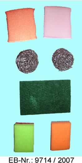 "Schwammset"; es handelt sich um Zusammenstellungen, bestehend aus
- zwei Schwämmen aus spiralförmig verwickelten Drähten aus Stahl (Durchmesser ca. 7,0 
  cm).
- zwei Schwämmen aus einer Lage Schaumkunststoff und einer Lage Vliesstoff (Spinnstoffe) 
  (Abmessungen: ca. 8,7 cm x 6,0 cm x 2,3 cm), 
- zwei Schwämmen aus einem Vliesstoff (Spinnstoffe) (Abmessungen: ca. 15,0 cm x 10,0 
  cm x 0,5 cm ),
- zwei Schwämmen mit einem Kern aus Schaumkunststoff und einem Überzug aus 
  Spinnstoffen (Abmessungen: ca. 9,5 cm x 8,3 cm x 1 cm), 

Die Waren sind zur Verwendung im Haushalt bestimmt, dienen zum Reinigen und sind gemeinsam in einer Kunststoffverpackung für den Einzelverkauf aufgemacht. Ein charakterbestimmender Bestandteil kann nicht ermittelt werden. Die Ware ist daher in die zuletzt genannte der in Betracht kommenden Codenummern einzureihen.

Abbildung siehe Anlage.

Derartige Erzeugnisse gehören als "den Schwämmen ähnliche Waren, zum Scheuern, Polieren oder dergleichen, aus Stahl" zur Codenummer 7323 1000 00 0 des Elektronischen Zolltarifs.