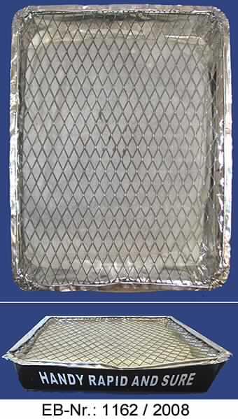 "Einweggrill"; es handelt sich um Erzeugnisse zum Grillen von Speisen im Haushalt (Garten) oder beim Camping. Die Waren bestehen aus einer Grillwanne aus Aluminium, einem fest angebrachten Grillrost und einem Gestell aus Stahl und sind bereits mit den zum Betrieb notwendigen festen Brennstoffen (Holzkohle in einer Kunststofffolie und ein Anzündpapier) gefüllt.
Der Einweggrill ist gegenüber der Kohle charakterbestimmend.
Stahl herrscht gegenüber jedem anderen unedlen Metall gewichtsmäßig vor.
Für den Einzelverkauf sind die Waren in einer Pappverpackung mit Aufdruck und rückseitiger Gebrauchsanweisung und in einer Klarsicht-Kunststofffolie verschweißt aufgemacht.

Derartige Erzeugnisse gehören als "Grillgeräte aus Stahl, für Festbrennstoffe" zur Codenummer 7321 1900 00 0 des Elektronischen Zolltarifs.