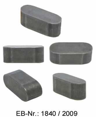 "Passfeder"; das sind massive Erzeugnisse aus Stahl mit einer in etwa ellipsenförmiger Grundfläche und einer Länge von etwa 16 mm.
Die Erzeugnisse werden auf der Welle einer Zahnradpumpe angebracht und dienen der Befestigung und Arretierung des mit der passgenauen Nut versehenen, aufgeschobenen Zahnrades.
Höhe: etwa 6 mm
Breite: etwa 6 mm
-Antragstellerangaben-

Abbildung siehe Anlage.

Derartige Erzeugnisse gehören als "Keile aus Stahl" zur Codenummer 7318 2400 90 des Integrierten Zolltarifs der EG (TARIC).