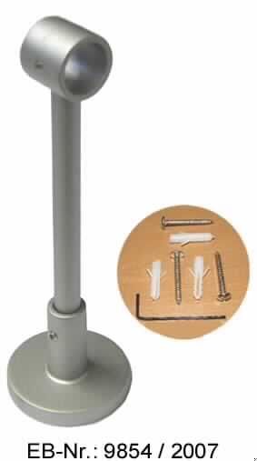 "Träger"; das sind i. W. aus einer Aluminiumlegierung und aus Stahl gefertigte Erzeugnisse aus einem runden Sockel und einer daran befestigten etwa 11,5 cm langen Stange, die an ihrem Ende eine etwa 2 cm breite Öse (Innendurchmesser: etwa 1,6 cm) aufweist. Der Sockel ist mit drei Bohrungen zur Befestigung an der Wand versehen, die Öse und die Stange sind je mit einer Arretierschraube aus Stahl ausgestattet.
Die Erzeugnisse dienen als Halterungen für Gardinenstangen.
Ein Erzeugnis ist gemeinsam mit einem Kunststofftütchen mit einem Inbusschlüssel, drei Schrauben und drei Kunststoffdübeln für die Wandmontage in einer Blisterverpackung für den Einzelverkauf aufgemacht.

Abbildung siehe Anlage.

Derartige Erzeugnisse gehören als "Beschläge (Baubeschläge) aus unedlen Metallen" zur Codenummer 8302 4100 00 0 des Elektronischen Zolltarifs.