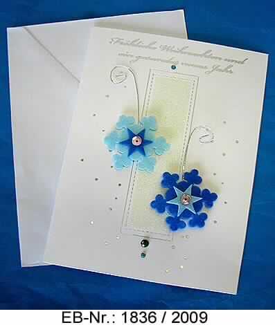 Bei der als "Weihnachtskarte" bezeichneten Ware handelt es sich um eine Faltkarte aus weißem Kartonpapier (Format etwa 26 x 17,7 cm, einmal mittig auf etwa 13 x 17,7 cm gefalzt), die auf der Vorderseite mit dem Schriftzug "Fröhliche Weihnachten und ein gesundes neues Jahr" und Illustrationen silberfarben bedruckt sowie mit Strasssteinchen verziert ist. Desweiteren ist sie mit stilisierten Schneeflocken und Sternen aus farbigen Filzzuschnitten beklebt, die mit Kunststoffpailletten und aus Metalldraht gefertigten Schnörkeln verziert sind. Die Karte ist gemeinsam mit einem Briefumschlag aus Papier in Folie verpackt. 

Abbildung siehe Anlage.

Derartige Waren gehören als "Glückwunschkarten, illustriert, mit Umschlägen oder Verzierungen aller Art" zur  Codenummer 4909 0000 00 des Integrierten Zolltarifs der EG (TARIC).