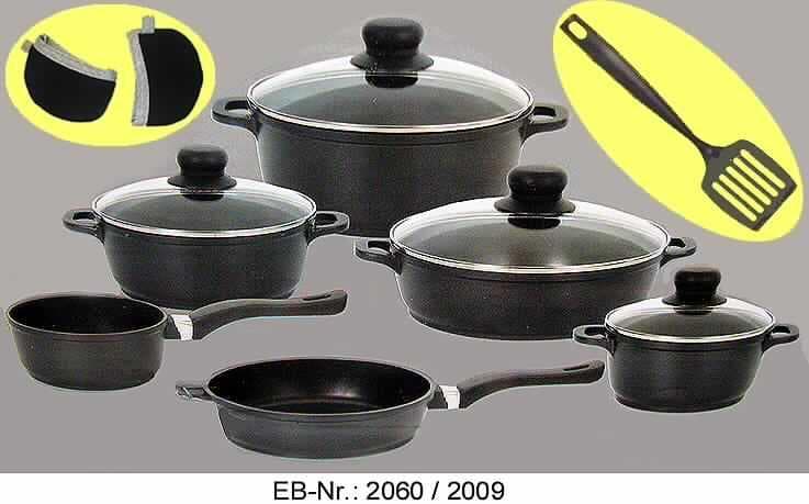 "Topfset"; es handelt sich um Zusammenstellungen, bestehend aus 
- drei vollständig aus Aluminiumguss gefertigten Töpfen unterschiedlicher Größe 
  (Durchmesser etwa 16, 20 
  und 24 cm) mit jeweils zwei seitlichen Handgriffen und abnehmbaren Deckeln aus Glas mit 
  Umrandungen aus 
  Stahl und Deckelknopf aus Kunststoff,
- einer sog. Stielkasserolle aus Aluminiumguss (Durchmesser etwa 24 cm), die einseitig mit 
  einem Stiel i.W. aus 
  Kunststoff versehen ist,
- einer Bratpfanne aus Aluminiumguss (Durchmesser etwa 24 cm), die einseitig mit einem 
  Handgriff und auf der anderen Seite mit einem Stiel i.W. aus Kunststoff versehen ist,
- einer Servierpfanne aus Aluminiumguss (Durchmesser etwa 24 cm) mit zwei seitlichen 
  Handgriffen und abnehmbarem Deckel aus Glas mit Umrandungen aus Stahl und 
  Deckelknopf aus Kunststoff,
- einem Pfannenwender aus Kunststoff und
- zwei konfektionierten Spinnstoffwaren, die als Griffschutz auf heiße Topfgriffe aufgesteckt werden können.

Aluminium herrscht gewichtsmäßig gegenüber Stahl vor.

Die für die Verwendung in der Küche bestimmten Erzeugnisse sind gemeinsam mit einer Gebrauchs- und Pflegeanleitung in einem bedruckten Pappkarton für den Einzelverkauf aufgemacht.
- Antragstellerangaben -


Abbildung siehe Anlage.

Derartige Erzeugnisse gehören als "Haushaltsartikel aus Aluminium (gegossen)" zur Codenummer 7615 1910 00 des Integrierten Zolltarifs der EG (TARIC).
