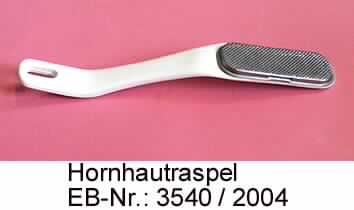 "Hornhautraspel"; das sind in etwa rechteckige Raspeln mit feinzahniger Reibfläche aus Stahl (lt. Antragstellerangabe), die lösbar auf einem zweifach leicht gebogenen Griff aus Kunststoff mit Lochung zum Aufhängen angebracht sind.
Die Erzeugnisse dienen bei der Fußpflege zum Entfernen von Hornhaut und sind auf einer bunt bedruckten Pappunterlage aufgeblistert.

Abbildung siehe Anlage.

Derartige Erzeugnisse gehören als "Instrumente für die Hand- und Fußpflege" zur Codenummer 8214 2000 00 0 des Elektronischen Zolltarifs.