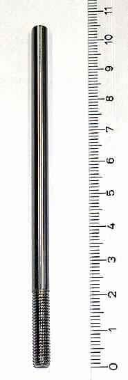 Stangenende
 - nach technischer Zeichnung spezifisch gefertigt, stiftförmig, Länge: ca. 10,3 cm, 
   Durchmesser: ca. 4,5 mm, einseitig mit Durchgangsbohrung, mit ca. 2 cm langem 
   Gewinde an einem Ende, aus rostfreiem Edelstahl, aus Stange gedreht, - Abbildung siehe 
   Anlage -
 - zur Montage in allgemein verwendbare Bowden- bzw. Seilzüge als Endstücke für den 
   maschinenseitigen Anschluss bestimmt. 

"Teil, erkennbar ausschließlich für Apparate, in Kapitel 84 anderweit weder genannt noch 
inbegriffen, aus Stahl, kein Guss- oder Schmiedeteil, nicht für bestimmte Luftfahrzeuge - 
Stangenende"