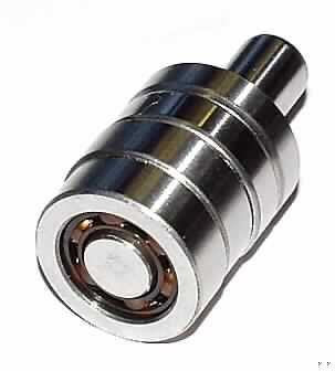 Sog. Loslager für Autoconer
- aus einer zylinderförmigen Welle (Länge von 35 mm, Durchmesser von 7,8 mm) mit glatter
  Lauffläche, einem fest auf die Welle aufgebrachten Außenring (Breite 6 mm) mit inte- 
  grierten, in einem Käfig auf gleichem Abstand gehaltenen, umlaufenden Kugeln sowie 
  einem dreiteiligen Außenring (gesamte Breite 16 mm) mit im mittleren Ring integrierten, in 
  einem Käfig auf gleichem Abstand gehaltenen, umlaufenden Zylinderrollen (Wälzkörper)
  - Abbildung siehe Anlage -,
- zur Übertragung der axialen Spannkraft für die Spulenhülsen mittels Kugellager, zur 
  Aufnahme der Radialkräfte des Spulengewichts und der Andrückkraft auf den Spulen- 
  zylinder sowie zur Radialführung der mit dem Lagergehäuse verbundenen, pneumatisch 
  betätigten Bremsscheibe mittels Zylinderrollenlager,
- zum Einbau in den Arm des Spulrahmens einer Kreuzspulmaschine (sog. Autoconer).
Kombiniertes Lager ohne kennzeichnende Hauptfunktion.

"Wälzlager, Zylinderrollenlager (Kombination aus Kugellager und Zylinderrollenlager, ohne
 kennzeichnende Hauptfunktion) - sog. Loslager für Autoconer"