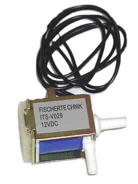 3/2 Wege-Magnetventil
- mit einem Schließelement aus unedlem Metall, Magnetspule, Rückstellfeder, O-Ring-
  Dichtung, in einem Metallgehäuse mit Druckluft-Zu-/-Ableitung, Entlüftung und Anschluss-
  kabel (Abbildung siehe Anlage),
- zum Öffnen/Schließen eines Pneumatikkreises durch Anlegen/Abschalten einer
  elektrischen Spannung,
- zur Steuerung eines Pneumatikzylinders.

"Armatur, Ventil für pneumatische Energieübertragung, kein Druckminderventil, nicht für zivile Luftfahrzeuge - 3/2 Wege-Magnetventil"