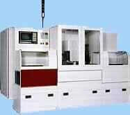 Wafer-Schleifmaschine (Precision Grinder)
- mit Schleifspindeln zur Grob- und Feinbearbeitung, Wafer-Transporteinheit (Riementrans-
  port) mit Lade- und Entladearm, Vakuum-Spannvorrichtungen mit Vakuumpumpe,
  Kassetten-Port, Wafer-Trockeneinheit, Waferstärke-Messeinheit, Bedien- und Anzeige-
  elementen in einem Standgehäuse (Abbildung siehe Anlage),
- zur Durchführung von Schleifvorgängen an Halbleiterscheiben (wafers) aus verschiedenen
  Materialien,
- geliefert mit benötigtem Montage- und Instandhaltungswerkzeug.

"Maschine zum Herstellen von Halbleiterscheiben - kombinierte Maschine aus Schleifmaschine (kennzeichnende Haupttätigkeit) zum Bearbeiten von Halbleiterscheiben und Messgerät, geliefert mit Montage- und Instandhaltungswerkzeug"