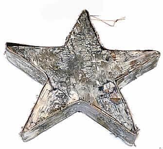 "Stern",
- fünfzackiger Stern in dreidimensionaler Form (Durchmesser ca. 26 cm, Höhe ca. 3,5 cm) 
  aus einem Sperrholzkorpus, vollständig mit Birkenrinde/-borke (holziger Stoff) beklebt, 
- mit einem Aufhänger aus Spinnstoff,
- zu ganzjährigen Dekorations- und Zierzwecken.
 (Abbildung siehe Anlage)

"Ziergegenstand aus Holz, nicht aus tropischem Holz im Sinne der Zusätzlichen Anmerkung 
2 zu Kapitel 44; Stern"