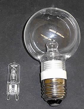 Halogenlampe (sog. Halogen Miniglobe),
- aus einem mit einem Halogen gefüllten Glaskörper, mit einer Wolframwendel und zwei
  Kontaktstiften (Stiftsockel G9), über eine G9-Fassung trennbar verbunden mit einem
  E27-Schraubsockel, mit abschraubarem Glaskolben,
- für eine Spannung von 220 bis 240 VAC, bei einer Leistung von 40 W,
- zur Verwendung als Leuchtmittel (Ersatz von Standardglühlampen mit E27-Sockel),
- zusammen mit einer Ersatzhalogenlampe (Stiftsockel G9, Spannung 220 bis 240 VAC)
  in einem Karton verpackt .
 (Abbildung siehe Anlage)

�Elektrische Wolfram-Halogen-Glühlampen, nicht von der für Krafträder oder andere Kraft-
 fahrzeuge verwendeten Art, für eine Spannung von mehr als 100 V, nicht für bestimmte
 Luftfahrzeuge - sog. Halogen-Miniglobe�