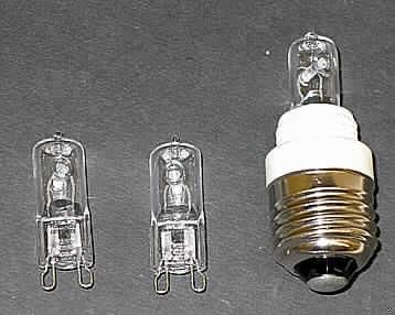 Halogenlampe (sog. Sockelset),
- aus einem mit einem Halogen gefüllten Glaskörper, mit einer Wolframwendel und zwei
  Kontaktstiften (Stiftsockel G9), über eine G9-Fassung trennbar verbunden mit einem
  E27-Schraubsockel, mit zusätzlichem Gewinde zum Aufschrauben eines Glaskolbens,
- für eine Spannung von 220 bis 240 VAC, bei einer Leistung von 60 W,
- zur Verwendung als Leuchtmittel (Ersatz von Standardglühlampen mit E27-Sockel),
- zusammen mit zwei Ersatzhalogenlampe (Stiftsockel G9, Spannung 220 bis 240 VAC)
  in einem Karton verpackt .
 (Abbildung siehe Anlage)

�Elektrische Wolfram-Halogen-Glühlampen, nicht von der für Krafträder oder andere Kraft-
 fahrzeuge verwendeten Art, für eine Spannung von mehr als 100 V, nicht für bestimmte
 Luftfahrzeuge - sog. Sockelset�