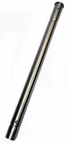 Saugrohr
- aus unedlem Metall, Rohr mit kreisrundem Querschnitt, Länge ca. 520 mm, 
  Durchmesser ca. 30 mm, an einem Ende mit einer "Bördelung" und einem Loch, an dem 
  anderen Ende mit einem Federmechanismus versehenem Einrastknopf und einer Sicke an 
  beiden Enden (Abbildung siehe Anlage),
- als Saugrohr für Staubsauger bestimmt.

"Teil, erkennbar ausschließlich für Staubsauger bestimmt, sog. Saugrohr"