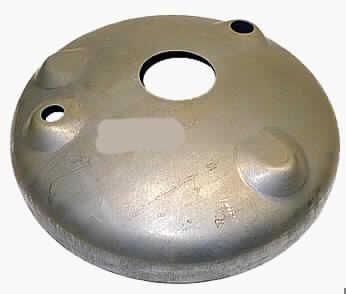 Behälterdeckel
- aus einem annähernd kuppelförmigen Erzeugnis aus unedlem Metall mit spezifischer 
  Wölbung, drei passgenauen Lochung und zwei Ausbuchtungen (Abbildung siehe Anlage),
- zum Einbau in nicht elektrische Warmwasserspeicher für private und gewerbliche Heizan- 
  lagen.

"Teil, erkennbar ausschließlich für nicht elektrische Heißwasserspeicher, nicht für Sterili-
 sierapparate oder Wärmeaustauscher - sog. Behälterdeckel"