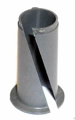 Sog. Pivot Bushing
- aus einem maßhaltig geformten zylindrischen Hohlkörper aus Kunststoff mit quer über die 
  gesamte Länge der Mantelfläche verlaufendem Schlitz (Breite ca. 3 mm), an einem Ende 
  mit nach außen gezogenem, offenem Bund und am anderen Ende mit einer Querschnittsre- 
  duzierung (Abbildung siehe Anlage),
- zur reibungsarmen Lagerung und Führung eines Riemenspanner-Arms.

"Gleitlager - sog. Pivot Bushing für Riemenspanner"