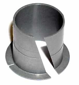 Sog. Bushing
- aus einem maßhaltig geformten zylindrischen Hohlkörper aus Kunststoff mit quer über die 
  gesamte Länge der Mantelfläche verlaufendem Schlitz (Breite ca.4 mm), an einem Ende mit 
  nach außen gezogenem, offenem Bund mit spezifischen Einkerbungen und in der Mitte der 
  Mantelfläche radial verlaufender Querschnittsreduzierung mit einer Breite von 4 mm 
  (Abbildung siehe Anlage),
- zur reibungsarmen Lagerung und Führung eines Riemenspanner-Arms.

"Gleitlager - sog. Bushing für Riemenspanner"