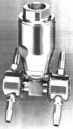 Reinigungssystem (Sog. Cleaning System)
- aus Stahlgehäuse mit vertikalem Ansaug-/Durchgangsschaft mit Schraubgewinde am 
  Einlass zur Befestigung von Rohr-/Schlauchverbingungen, integriertem Motor zum 
  Ein-/Ausfahren des Reinigungskopfes, Rotor sowie zwei horizontal, im 180 Grad Winkel 
  mittels Kegelradverzahnungssystem angebrachte, rotierende Zielstrahlreinigungsdüsenkör-
  per mit jeweils zwei Düsen (Abbildung siehe Anlage),
- nach dem Einfahren des Reinigungskopfes in das zu reinigende Behältnis wird über eine 
  mit Schlauch-/Rohrleitung angeschlossene Pumpe (nicht Gegenstand dieser verbindlichen
  Zolltarifauskunft) Reinigungsmittel in das "Cleaning System" eingeleitet und über die sich 
  kontinuierlich drehenden Zielstrahlreinigungsdüsen im Tank, Fass etc. verteilt,
- zum Reinigen, Desinfizieren, Sterilisieren und Spülen von Behältnissen.

"Apparat zum Reinigen von Behältnissen"