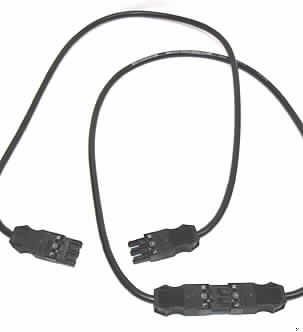 Verbindungsleitung (Abbildung siehe Anlage),
- in Form eines 1 m langen, isolierten elektrischen Kabels mit einem 3-poligen
  Steckverbinder auf der einen und einer 3-poligen Steckbuchse auf der anderen Seite,
- für eine Spannung von 250 V,
- zur Verwendung als Verbindungskabel.

"Isoliertes elektrisches Kabel, kein Koaxialkabel, für eine Spannung 1000 V oder weniger,
 mit Anschlussstücken, nicht von der für die Telekommunikation verwendeten Art -
 Verbindungsleitung"