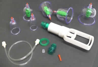 Vakuum Akupunktur Gerät zur Selbsttherapie
- aus einer Kolbenluftpumpe aus Kunststoff, Innenkolben mit Dichtring und Feder sowie 
  Kappe (Gummi-Aufsatz) aus flexiblem Kunststoff zum Aufsetzen der unterschiedlich 
  großen Schröpfköpfe in Form von durchsichtigen Kunststoffadaptern mit eingesetztem
  Ventil oder des Luftschlauches (Abbildung siehe Anlage),
- zum Absaugen der Luft durch Ansetzen der Schröpfköpfe auf die Haut und manuelles
  Ziehen an der Kolbenpumpe (sog. schröpfen)
- zusammen mit Beipack (sechs verschiedenen Schröpfköpfen, Kunststoffschlauch, 
  Ersatzkappe, -ventil und -dichtring) in einer gemeinsamen Verkaufsumschließung.

"Vakuumpumpe, keine Ware der Unterpositionen 8414 1020 00 bis 8414 1089 10 (Waren-
 zusammenstellung aus charakterbestimmender Vakuumpumpe und Beipack)