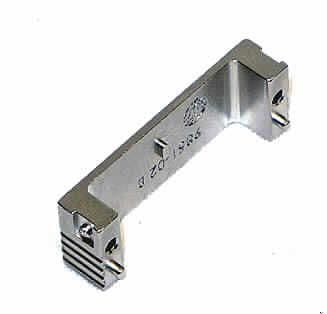 Gehäuseteil,
- aus spezifisch geformten Metall in U-Form (Abmessungen 32,9 x 11,5 x 6,8 mm), mit Boh-
  rungen und Aussparungen sowie zwei runden Zapfen (Höhe 1,5 mm, Durchmesser 1,48 
  mm) an jeweils einer U-Seite und einem ovalen Zapfen (Höhe 0,9 mm, Länge 1 mm) in der
  Mitte (Abbildung siehe Anlage),
- erkennbar ausschließlich als Gehäuseteil für Transponder bestimmt.

"Teil, erkennbar ausschließlich für Apparate für die Kommunikation in einem drahtgebunden- 
en Netzwerk- Gehäuseteil für Transponder"