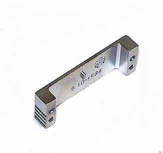Gehäuseteil,
- aus spezifisch geformten Metall in U-Form (Abmessungen 32,9 x 11,5 x 5,3 mm), mit Boh-
  rungen und Aussparungen sowie einem ovalen Zapfen (Höhe 0,9 mm, Länge 1 mm) in der
  Mitte (Abbildung siehe Anlage),
- erkennbar ausschließlich als Gehäuseteil für Transponder bestimmt.

"Teil, erkennbar ausschließlich für Apparate für die Kommunikation in einem drahtgebunden- 
en Netzwerk- Gehäuseteil für Transponder"