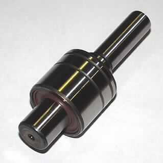 Wasserpumpenlager aus Stahl
- mit zentrischer Welle (Länge 98,79 mm, Durchmesser 15,918 mm) mit der Funktion eines 
  Wälzlager-Innenrings, direkt eingebrachte Laufrillen, Lager-Außenring (Länge 38,8 mm, 
  Durchmesser 30 mm) und zwei dazwischen umlaufenden in den Rillen der Welle geführten 
  und abgedichteten Wälzkörper-Reihen (Zylinderrollen und Kugeln kombiniert) mit Käfigen 
  (Abbildung siehe Anlage)
- zum Einbau in Wasserpumpen für Kraftfahrzeuge.

"Wälzlager - kombiniertes Wälzlager"