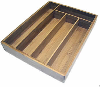 Besteckkasten,
- rechteckiger (ca. 26,5 x 24 x 5 cm) Ablagekasten aus Bambus (lt. Antragsteller), mit 
  fünffacher Inneneinteilung,
- zur Verwendung in der Küche,
- zur Aufbewahrung von Besteckteilen.
  (Abbildung siehe Anlage)

"Holzware zur Verwendung bei Tisch oder in der Küche, nicht aus tropischem Holz im Sinne der ZAnm 2 zu Kap 44; Besteckkasten"