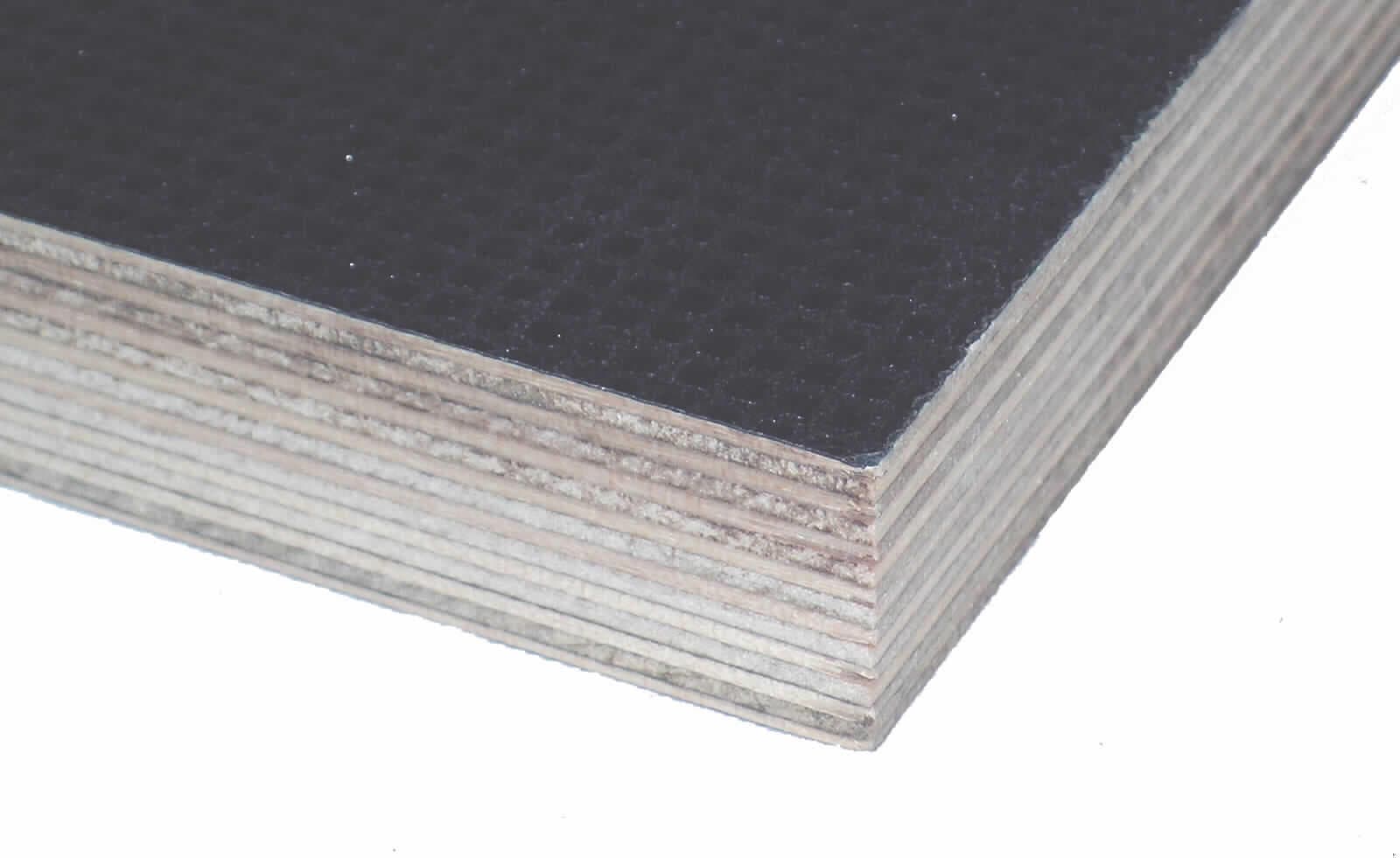 "Sperrholzplatte"
- nach vorgelegtem Warenmuster aus 15 ca. 1,2 mm bis 1,7 mm dicken, jeweils quer zum
  Faserverlauf aufeinander geleimten Furnierlagen aus Birkenholz (lt. Angaben des Antragstellers),
- Länge x Breite: 1250 x 2500 mm, Gesamtdicke: 6,5 bis 30 mm (lt. Antragsteller),
- auf beiden Oberflächen beschichtet (geprägt bzw. glatt beschichtet).

"Sperrholz, ausschließlich aus Furnieren mit einer Dicke von 6 mm oder weniger, mit mindestens einer äußeren Lage aus Laubholz (Birke, kein tropisches Holz im Sinne der Unterpositionsanmerkung 1 zu Kapitel 44)"