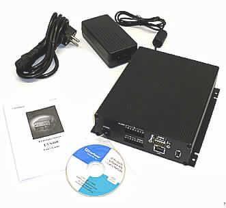 4-Kanal Video Server,
- aus einer mit A/D-Wandler, MPEG-4-Encoder, LAN-Schnittstellenbaustein und
  weiteren Bauelementen bestückten gedruckten Schaltung in einem Gehäuse
  (Abmessungen: 157 x 46 x 169 mm) mit vier analogen Video- und Audioeingängen,
  RJ-45-Netzwerkanschluss, 9Pin-D-Sub-Buchse und Anschlussleisten für Alarm-Ein-
  und -Ausgänge sowie Status-LED, über Kabel mit einem Netzteil verbunden
  (Abbildung siehe Anlage),
- zum Digitalisieren, Komprimieren und dauernden oder ereignisabhängigen Senden
  der von bis zu vier externen analogen Videokameras gelieferten Bilder mit Ton
  - kennzeichnende Haupttätigkeit - und zum Schließen und Unterbrechen von
  elektrischen Stromkreisen,
- zusammen mit Beipack (CD-ROM und Bedienungsanleitung) in einem gemeinsamen
  Verkaufskarton. 
Der 4-Kanal Video Server bestimmt den Charakter des Ganzen.

"Sendegerät für das Fernsehen (Kombination aus Sendegerät - kennzeichnende
 Haupttätigkeit - und Gerät zum Schließen und Unterbrechen von elektrischen
 Stromkreisen, in Funktionseinheit mit Netzteil und in Warenzusammenstellung mit
 nicht charakterbestimmendem Beipack)"