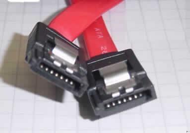 SATA-Festplattenanschlusskabel (Abbildung siehe Anlage),
- aus einem isolierten elektrischen Kabel (Länge ca. 33 cm) an beiden Enden mit
  sieben-poligen SATA-Steckbuchsen,
- für eine Spannung von weniger als 1000 V,
- zur Verwendung als Datenanschlusskabel für Festplatten in verschiedenen Geräten.

"Isolierte elektrische Kabel, keine Koaxial- oder Zündkabel, für eine Spannung von 1000 V
 oder weniger, mit Anschlussstücken versehen, nicht von der für die Telekommunikation
 verwendeten Art - SATA-Festplattenanschlusskabel"