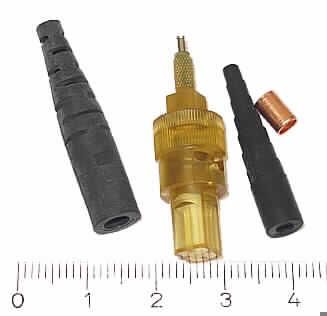 Bausatz für optischen Verbinder (Abbildung siehe Anlage),
- aus einer Keramik-Ferrule in einem spezifisch geformten Kunststoffgehäuse,
  einer Crimphülse, zwei verschiedene Kabelknickschützer und einer Schutzkappe,
- noch nicht zusammengesetzt,
- zum Verbinden und mechanischen Ausrichten von optischen Fasern, Bündeln aus
  optischen Fasern oder optischen Kabeln.

"Verbinder für optische Fasern, Bündel aus optischen Fasern oder optische Kabel;
 noch nicht zusammengesetzt - Bausatz für optischen Verbinder"