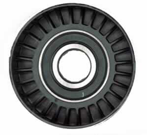 Sog. Plastic pulley assembly (Umlenkrolle)
- aus einer Riemenscheibe aus Kunststoff-Rollenkörper (Rotationsteil) mit glatter äußerer 
  Lauffläche und integriertem Kugellager (Abbildung siehe Anlage),
- zur Verwendung als Umlenkrolle eines Riementriebs von PKW-Verbrennungsmotoren.

"Riemenscheibe (Umlenkrolle), nicht aus Eisen oder Stahl gegossen, nicht für zivile 
 Luftfahrzeuge - sog. Plastic pulley assembly"