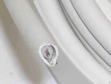 Koaxialkabel (Koaxialleitung)
- doppelt geschirmt als Meterware (Kabeldurchmesser ca. 7 mm) - Abbildung siehe Anlage -,
- mit einem Widerstand von 75 Ohm,
- zur Verwendung als elektrischer Leiter.

"Isoliertes elektrisches Koaxialkabel - Koaxialleitung"