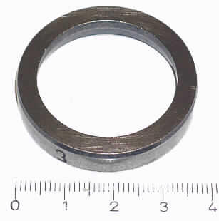 Ventilsitzring (Rohteil)
- aus einem ringförmigen Stahlkörper mit einem Außendurchmesser von ca. 38 mm und
  einem Mindest-Innendurchmesser von ca. 29,5 mm, an der Oberseite mit einer leicht
  abgeschrägten Außenkante sowie an der Innenseite in verschiedenen Winkeln
  abgeschrägt, unfertig (Abbildung siehe Anlage),
- zur Verwendung als Bauteil des Ventiltriebs im Zylinderkopf von Verbrennungsmotoren.

"Teil, erkennbar ausschließlich für Verbrennungsmotoren mit Fremdzündung der Position
 8407 bestimmt, unfertig - sog. Ventilsitzring (Rohteil)"