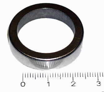 Ventilsitzring
- aus einem ringförmigen Stahlkörper mit einem Außendurchmesser von ca. 31 mm und
  einem Innendurchmesser von ca. 24 mm, an der Unterseite mit einer abgeschrägten
  Innenkante und an der Oberseite mit einer abgerundeten Außenkante (Abbildung siehe
  Anlage),
- zur Verwendung als Bauteil des Ventiltriebs im Zylinderkopf eines Verbrennungsmotors.

"Teil, erkennbar ausschließlich für Verbrennungsmotoren mit Fremdzündung der Position
 8407 bestimmt - sog. Ventilsitzring"