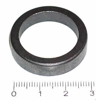 Ventilsitzring (Rohteil)
- aus einem ringförmigen Stahlkörper mit einem Außendurchmesser von ca. 31 mm und
  einem Innendurchmesser von ca. 24 mm, an der Unterseite mit einer abgeschrägten
  Innenkante und an der Oberseite mit einer abgerundeten, spezifisch geformten
  Außenkante, unfertig (Abbildung siehe Anlage),
- zur Verwendung als Bauteil des Ventiltriebs im Zylinderkopf eines Verbrennungsmotors.

"Teil, erkennbar ausschließlich für Verbrennungsmotoren mit Fremdzündung der Position
 8407 bestimmt, unfertig - sog. Ventilsitzring (Rohteil)"