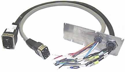 Anschlusskabel (Abbildung siehe Anlage),
- aus zwei ca. 100 cm langen, isolierten elektrischen Kabel, an beiden Enden mit 
  Anschlussstücken (mehrpolige Stecker und spezifische Anschlussvorrichtungen mit Halte- 
  blech),
- für Betriebsspannungen von max. 600 Volt,
- zur Verwendung als Stromversorgungs- und Steuerkabel in der Antriebstechnik.

"Isoliertes elektrisches Kabel, mit Anschlussstücken, kein Koaxialkabel, für eine
 Spannung von mehr als 80 V bis 1000 V, nicht von der für die Telekommunikation
 verwendeten Art - Anschlusskabel"