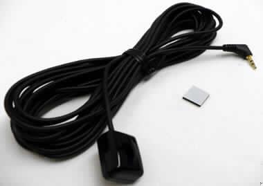 Infrarot-Empfänger
- in einem Kunststoffgehäuse mit 5 m Kabel und Klinkenstecker (Abbildung siehe Anlage),
- zum Empfangen von Infrarotsignalen zur Ansteuerung verschiedener Geräte,
- in gemeinsamer Verkaufsverpackung mit selbstklebendem Schaumstoffpolster (Beipack).
Der Infrarot-Empfänger bestimmt den Charakter des Ganzen.

"Anderes Empfangsgerät für Töne, Bilder oder andere Daten, nicht von den Unterpositionen
 8517 1100 bis 8517 6939 erfasst - Infrarot-Empfänger, in Warenzusammenstellung mit nicht 
 charakterbestimmendem Beipack"