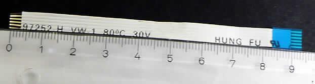 Isoliertes flexibles Flachbandkabel,
- aus sechs in PVC-Bahnen isolierten flachen Litzenleitern, an einer Setite mit einem
  Verstärkungsstück, am anderen Ende mit freiliegenden Litzen,
- für eine Spannung von 30 V, mit einer Wärmebeständigkeit von 80°C, mit Litzen mit einer
  Dicke von 0,1mm und einer Breite von 0,5mm sowie einem Pitch von 1,0m, 
- für unterschiedliche Eninsatzbereiche (flexible Verbindungstechnik).

"Isoliertes elektrisches Kabel, nicht mit Anschlussstücken versehen, nicht von der für die Telekommunikation verwendeten Art, für eine Spannung von weniger als 80 V, mit einer Dicke der einzelnen Litzen von 0,1 mm"