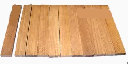 Mosaikparkett,
- aus Massivholzbrettchen (Länge x Breite x Stärke: 160 x 22,86 x 8 mm) aus Black Cherry 
  (Padus serotina) im Würfel-, Parallel-, Fischgrät- oder englischen Verband zusammen-
  gefügt (lt. Antragsteller), 
- auf der Rückseite zum Erleichtern des Verlegens mit einem Kunststoffnetz oder Lochpapier
  verklebt,
- vorgefertigte Verlegeeinheit zur Verwendung als Bodenbelag.

"Zusammengesetzte Fußbodenplatten aus Holz, für Mosaikfußböden; Mosaikparkett"