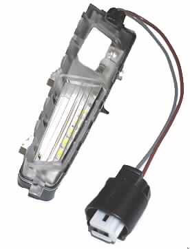 Beleuchtungsgerät für Pkw-Außenspiegel (Abbildung siehe Anlage),
- aus einem spezifisch geformten Kunststoffgehäuse mit einer durchsichtigen Lichtscheibe
  als Abdeckung, einer mit sechs LEDs und weiteren aktiven und passiven Bauelementen
  bestückten gedruckten Schaltung, sowie einem zweiadrigen Kabel mit Anschlussstück, 
- nach Einbau in einen Pkw-Außenspiegel und Anschluss an das Bordnetz zum Beleuchten
  der Fahrbahn beim Öffnen der Autotür.

"Elektrisches Beleuchtungsgerät von der für Kraftfahrzeuge verwendeten Art -
 Beleuchtungsgerät für PKW-Außenspiegel"