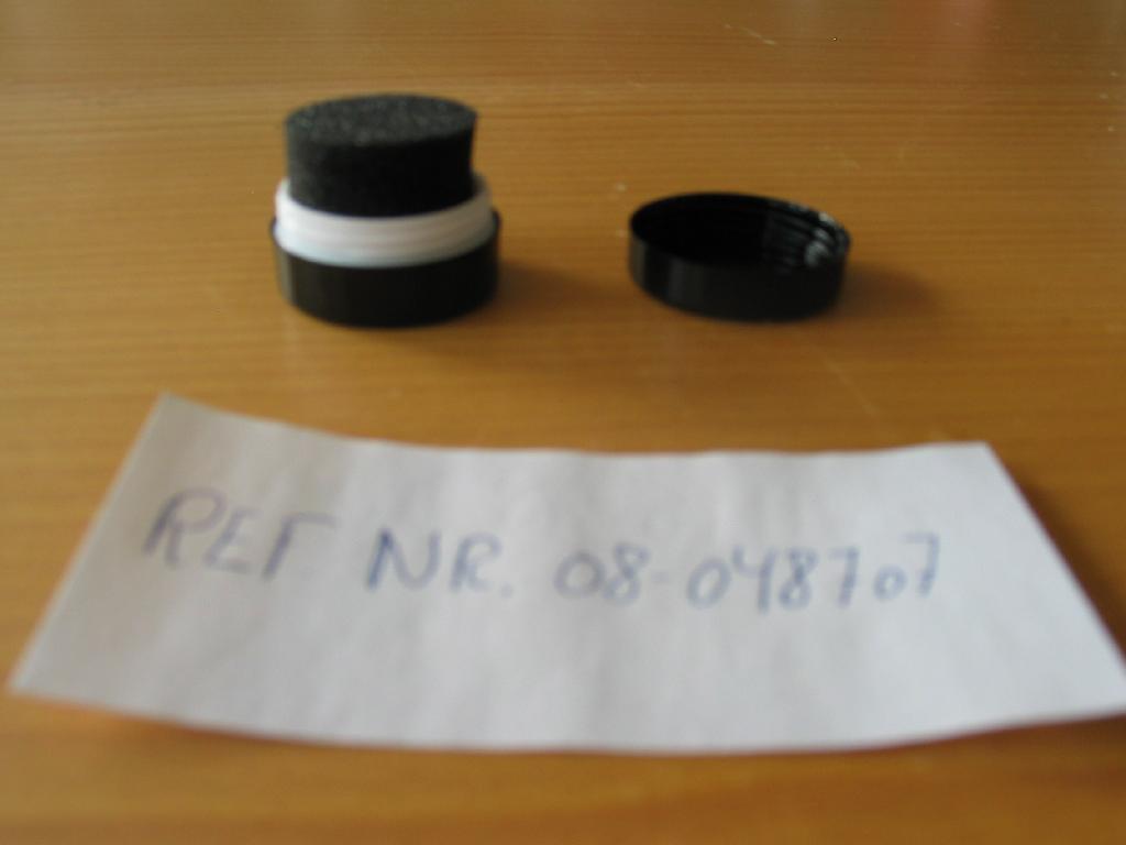 Efter det oplyste består produktet af 500 cs (centistrokes) silikoneolie - polydimethylsiloxan. Olien er indkapslet i en svamp, som er pakket i en lille rund beholder med skruelåg. Beholderen er af polycarbonat og har en diameter på ca. 3,3 cm og en højde på omkring 2 cm.

Olien er ved hjælp af svampen beregnet til at smøre på computermusens fod, således at friktionen (gnidningsmodstanden) mellem denne og musemåtten/musepladen reduceres. Formålet hermed er at forbedre reaktionsevnen ved spil på computeren.