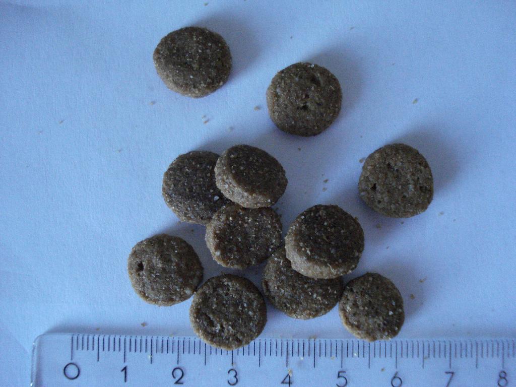 Varen betegnes som fuldfoder til hunde. Varen foreligger som små, runde piller, ca. 1 cm i diameter. Efter det oplyste importeres varen i papirspose indeholdende 20 kg pr pose til detailsalg. 

Der er oplyst følgende ingredienser: 
Lamb meal, Rice, Chicken Meal, Rice flour, Rice bran, Chicken Fat, Beet pulp, Egg, Salt, Potassium Chloride, Vitamins, Minerals.