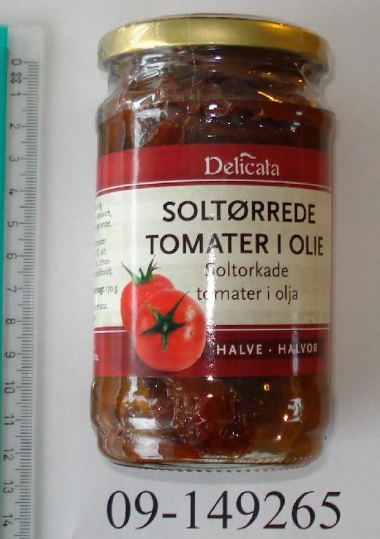 Produktet er soltørrede tomater i olie, konserveret med bl.a. eddikesyre.

Ifølge etiketten indeholder produktet:
55 % soltørrede tomater (skåret i halve stykker), 41,5 % solsikkeolie, salt.
Konserveringsmiddel: citronsyre(E202), eddikesyre, E220 (svovldioxid).

Anvendelse
Ifølge etikette anvendes produktet i salat, pasta- og gryderetter, dressinger, i sandwich, pitabrød, på pizza mm.

Vægt:
Nettovægt 280 g. Drænet vægt 170 g.

Varen foreligger emballeret i glas indeholdende 280 g.