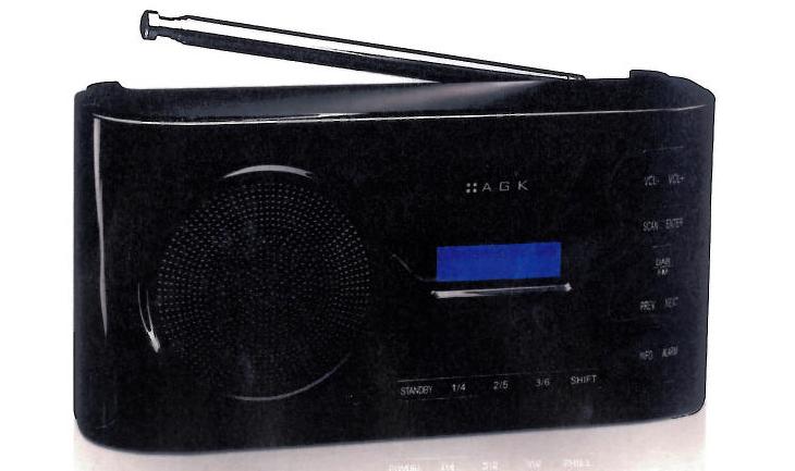 Apparatet betegnes som DAB/clockradio rejsemodel (model nr. 10361). 

Apparatet kan afspille både FM og DAB og kan gemme op til 6 stationer. Den har en indbygget højtaler i et sort kabinet. Der er udgang til hovedtelefoner.  Apparatet har ur- og alarmfunktion. 

Varen tilsluttes det almindelige strømforsyning (via medfølgende 230v omformer) eller anvender 6 x AA batterier (ikke omfattet af BTOen).   

Dimensionerne er 18,2 x 9 x 4 cm med en vægt på ca. 454 g.