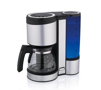 Der er tale om en kaffemaskine fremstående som fremstillet af aluminium og glas. Varen har aftagelig vandtank og aftagelig filter, en maksimal kapacitet på 1,25l (10 kopper), opvarmningsfunktion og antidryp funktion. 

Voltage er oplyst til 230V, 50Hz, 950W og dimensioner til ca. 33 x 28,5 x 17 cm og en nettovægt på 2,7 kg.