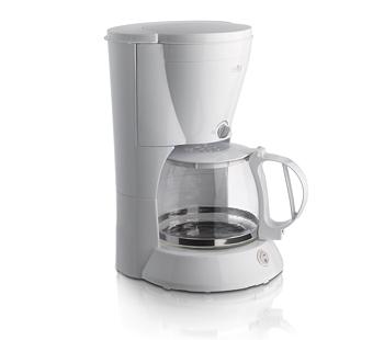 Der er tale om en kaffemaskine fremstående som fremstillet af plastik og glas. Varen har svingbart filter, en maksimal kapacitet på 1,5l (12 kopper) og drypsikring. 

Voltage er oplyst til 230V, 50Hz, 950W og dimensioner til ca. 33,8 x 28 x 20,5 cm og en nettovægt på 1,7 kg.