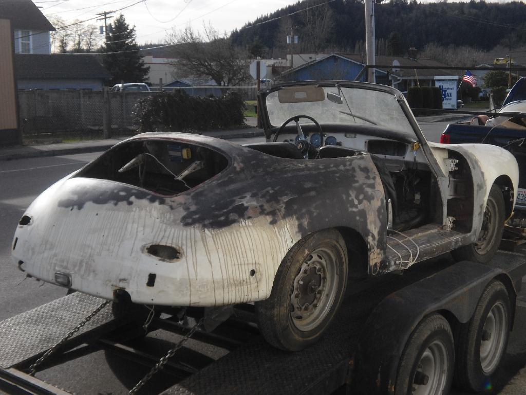 Produktet er et brugt motorkøretøj af mærket, Porsche 356 Superconvertible, årgang 1960.

Det oplyste stel nr er: ViN 7926203851.

Ifølge det oplyste er køretøjet med den originale motor, men trænger til en gennemgribende restaurering.

Ifølge det oplyste har dette køretøj ikke deltaget i nogen historisk begivenhed, motorløb eller lignende.

Farve: Hvid med grålig tone.
