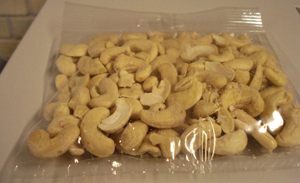 Produktet er cashewnøddekerner.

Ifølge det oplyste består produktet af 100 % cashewnøddekerner naturel.

De ligger pakket i små plastposer. Pose med indhold vejer ca. 93 g.
