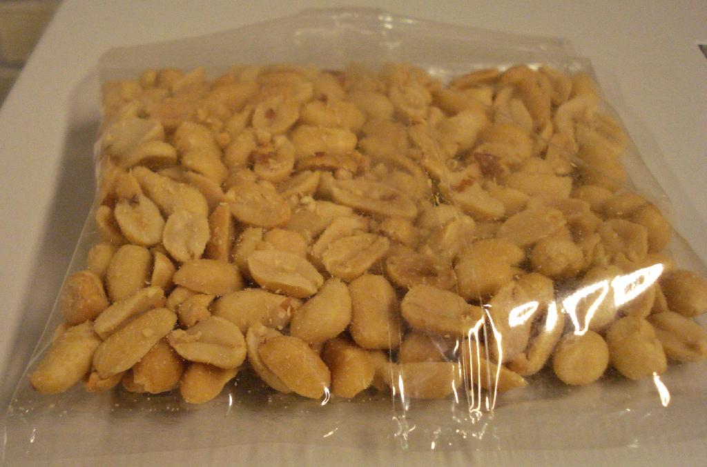 Produktet består af:
98,5 % peanuts, 1 % salt, 0,5 % peanutolie.

Produktet er ristet.

Produktet ligger pakket i små plastposer.