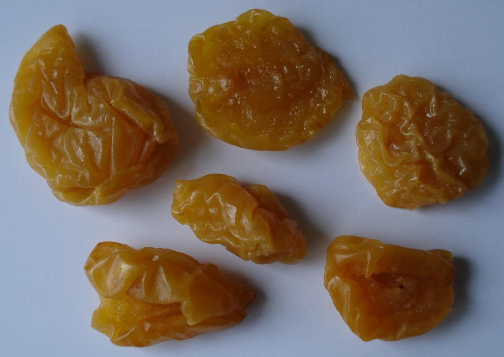 Produktet er halverede tørrede pærer.

Ifølge det oplyste består produktet af:
49,04 % pærer, 50 % sukker, 0,9 % citronsyre, 0,06 % svovldioxid.

Produktet foreligger som gule tørrede halve pærer.

Fremstillingen angives som følgende: Pærerne høstes, vaskes, halvering og fjernelse af kærnehus, stilk og blomst, i sukkerlage (kandiseringsproces), ovntørring, sortering og pakning.